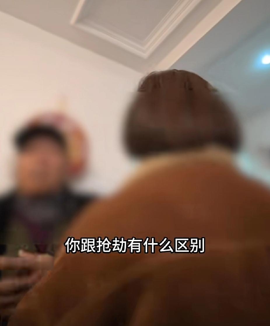 这样“讨喜”和“抢劫”有什么区别？11月17日，山东临沂的这场婚礼，一位大爷闯进