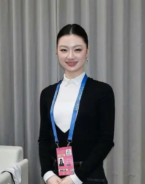 李健最骄傲的“作品”，单依纯用舞台证明，天赋+死磕才是王炸让所有质疑闭了嘴李