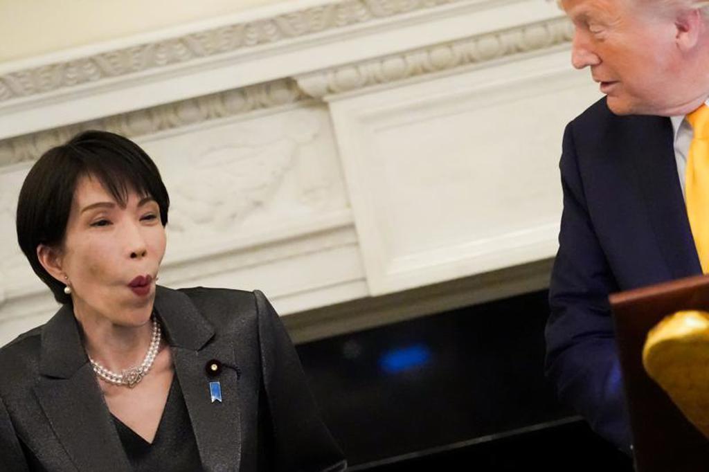 特朗普这玩笑开大了高市早苗遭遇外交场面最尴尬一幕日前，特朗普在白宫椭圆办公室