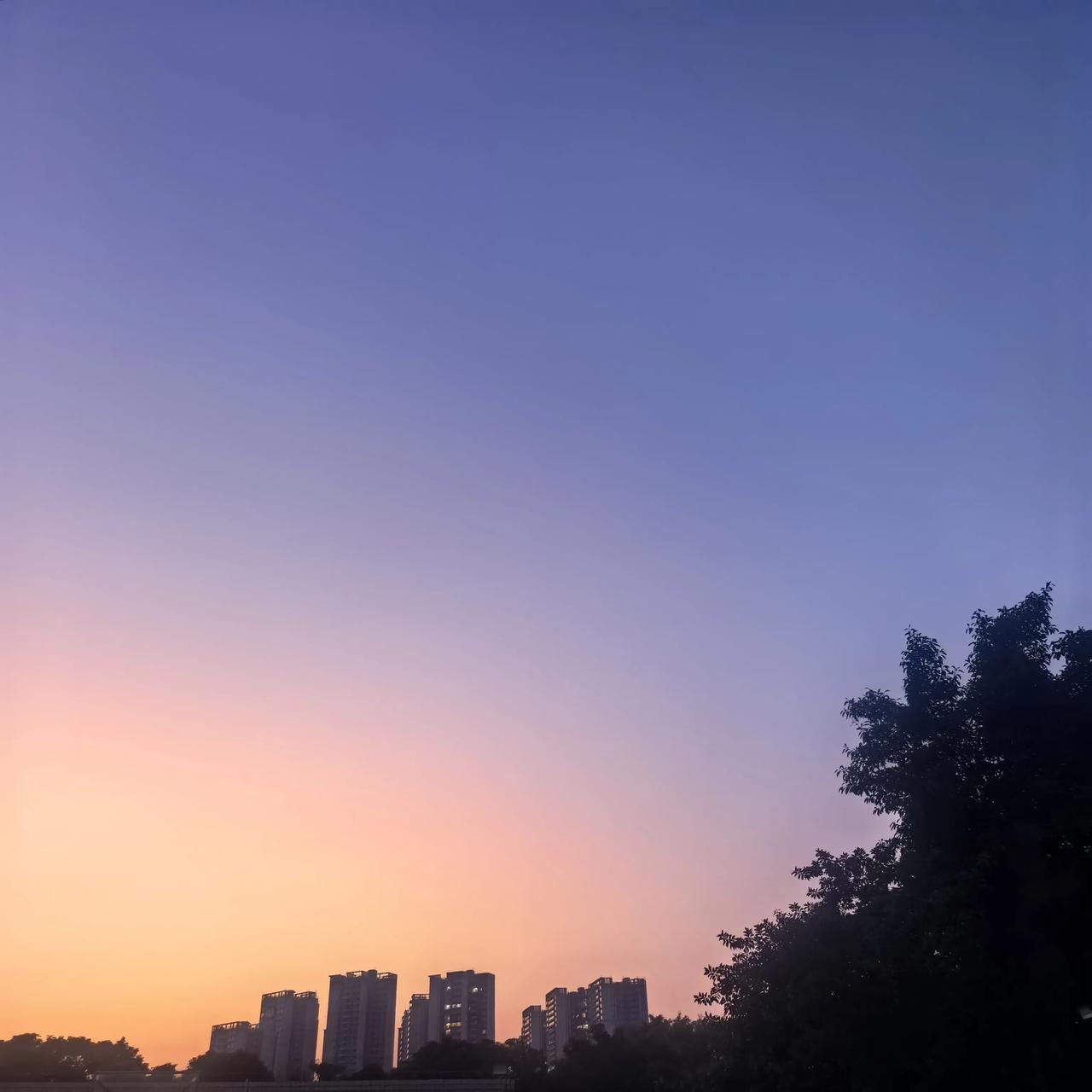 在东莞打拼，背井离乡，想跟大家说一句很现实的真相：工作，千万别过度拼命，到最后吃