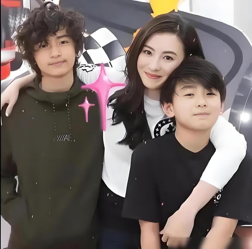 我最佩服的人就是张柏芝了不是因为她长得漂亮，也不是她演技好，我最佩服的人就是