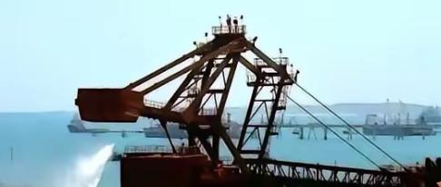 澳大利亚矿业巨头必和必拓，把一份新合同拍在桌上，条件两个：价格上浮15%，涨到每