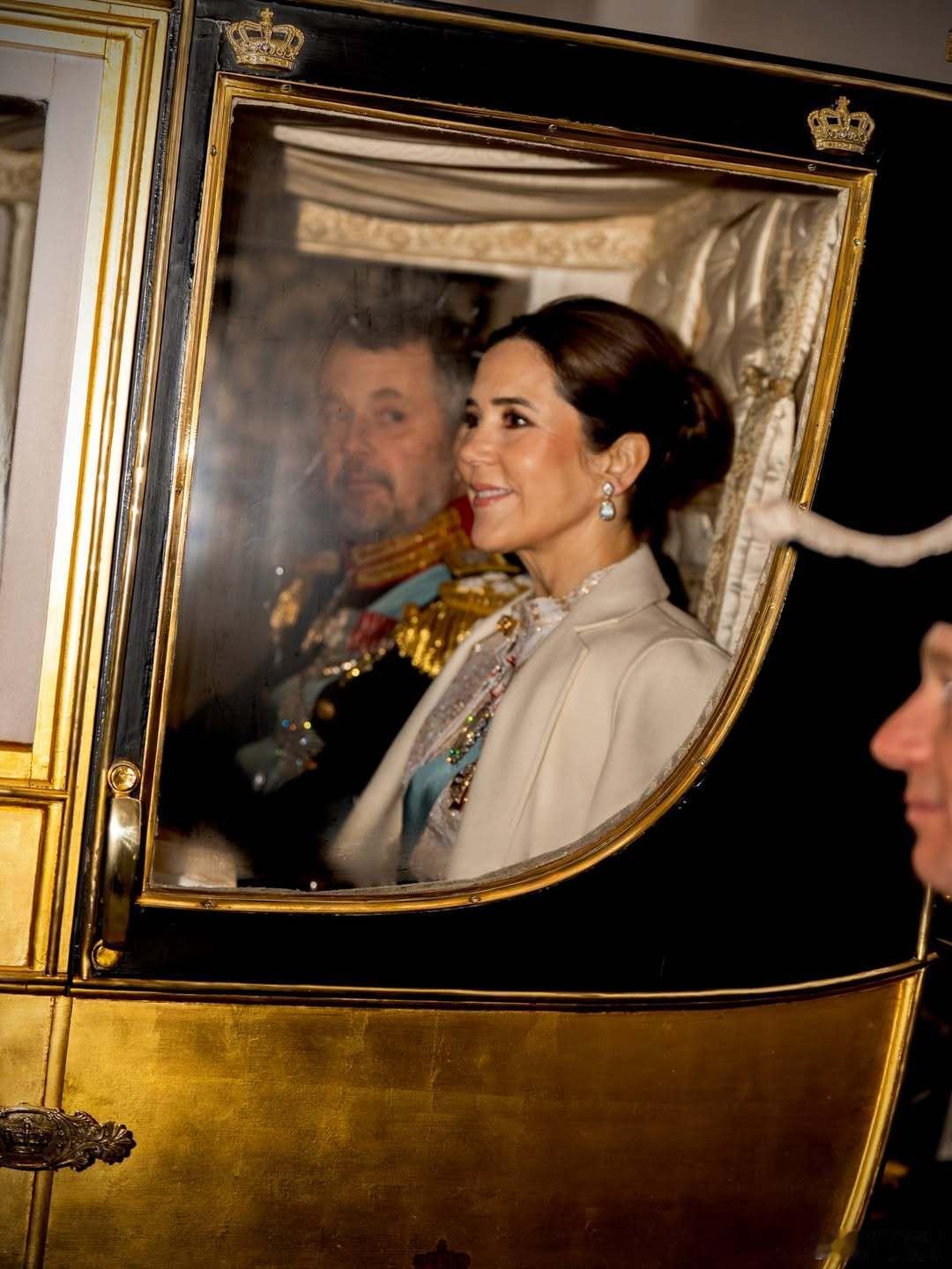 丹麦王室🇩🇰1月6日，弗雷德里克国王和玛丽王后为武装部队、应急管理署、丹麦