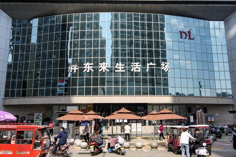 胖东来要推企业开放日了，不过这收费可不低，2万元一人。从2025年11月1日起，