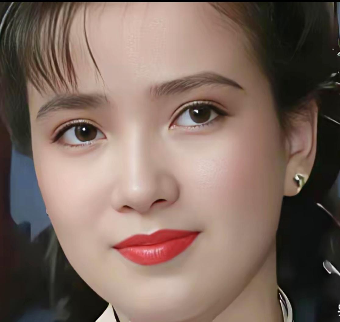 唐国强这事办得挺地道。何晴最后的日子里，他揣着绿豆糕上门——懂脑瘤病人没味