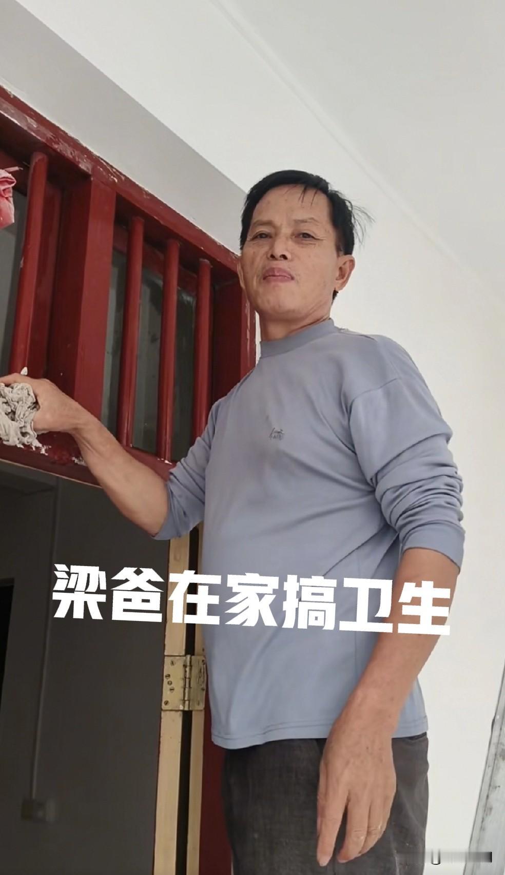 梁志辉喊爸，梁爸哽咽难言，多年寻子心酸，一声爸抚平过往。梁爸梁妈可以放下心事了