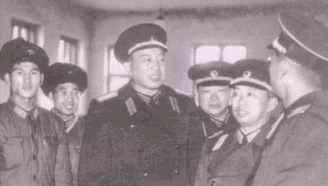 一次受访时，罗点点回忆：“1964年1月到10月，全军大比武期间，我父亲忽略了一