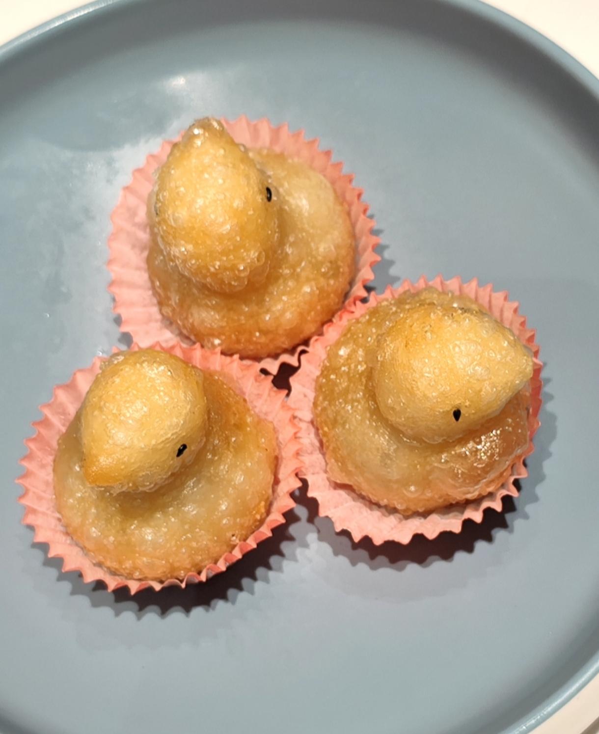 有一个外地人来到广州，跟本地人去饮早茶，当点心送过来的时候他很震惊，原来传说广州