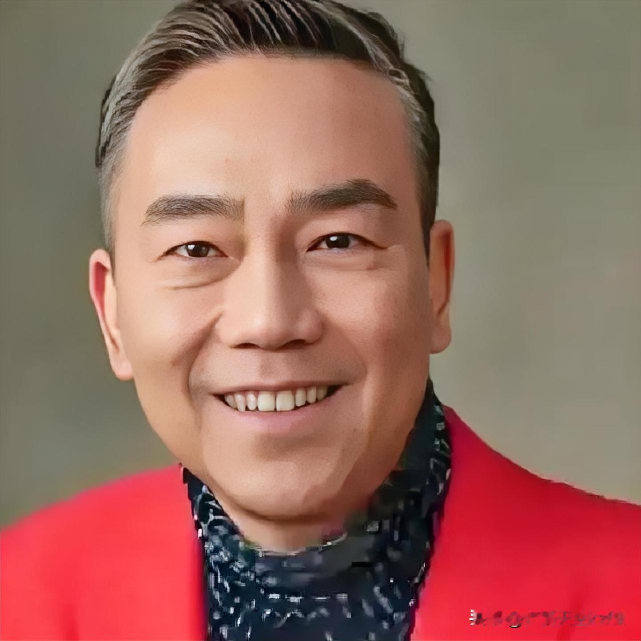  不吹不黑！杨议一把椅子聊出大实话杨议那场直播挺有意思，一把几十块的破折叠椅