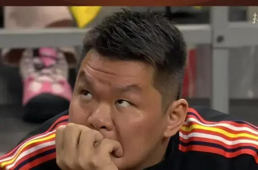 别再骂广东内线了。朱芳雨的“后手棋”，昨晚已经悄悄落子了。你们看到崔永熙在训