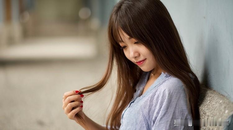 中年女人出轨，有一个最大的原因：结婚八年的女同事在办公室诉苦，老公收入全上交、