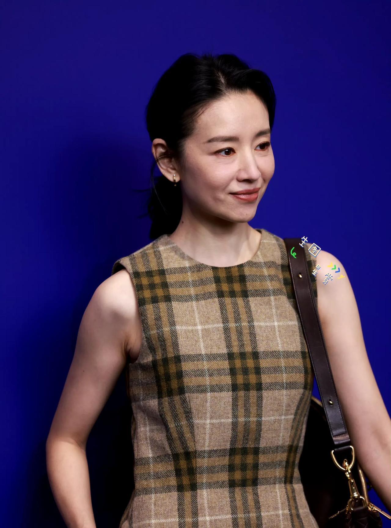 40多岁的女人真实的模样，明星也一样！她大概是娱乐圈唯一没有医美、整容的女星，也