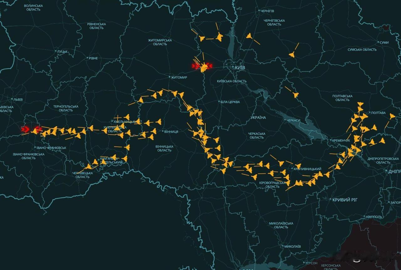 【目前，新一轮无人机与导弹编队正持续进入乌克兰领空】俄军对乌克兰发起大规模联