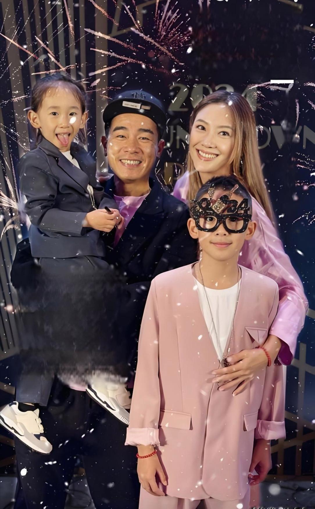 陈小春已经不是陈小春了。他身份证上的名字，现在叫“陈泰铨”。应采儿，也改名叫