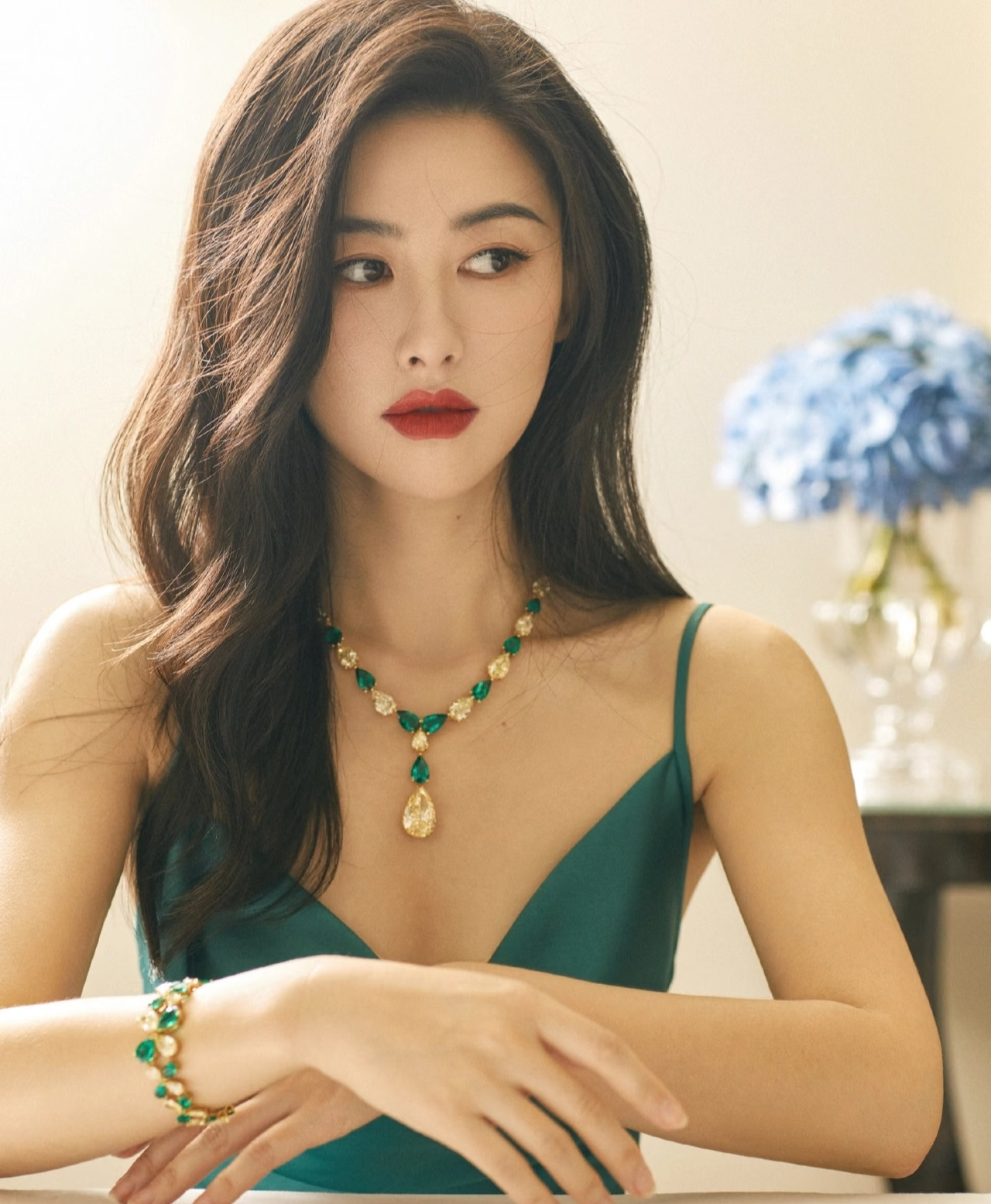 发现一个很有意思的事只要是朱珠演的戏不管是主角，还是配角，她演的角色都相当出