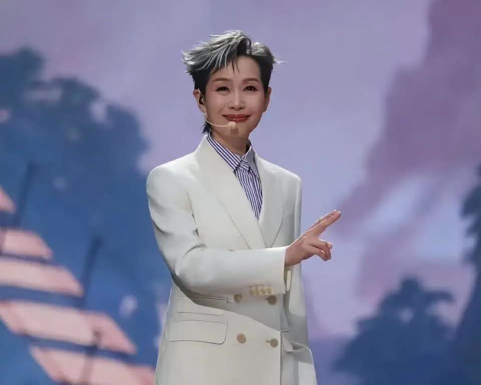 叶童终止新白娘子传奇演唱会，原因很简单！不是因为钱赚够了，也不是因为不想消费