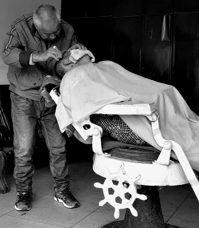 去十元理发店一点都不丢人！现在物价飞涨，猪肉都要十几块一斤，十块钱能剪次头发，性