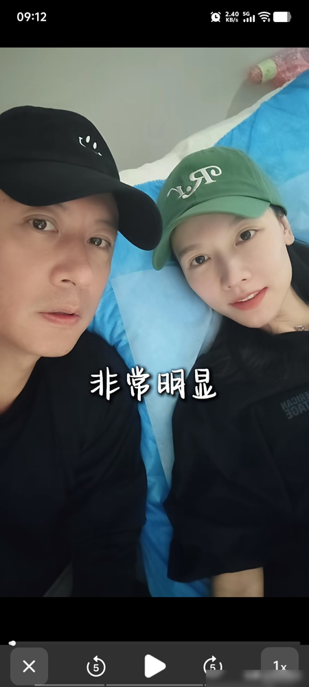 41岁孕妇做四维，老公在B超室门口站了整整两个小时。10月11日，孙骁骁的vlog里，任重不仅全程陪