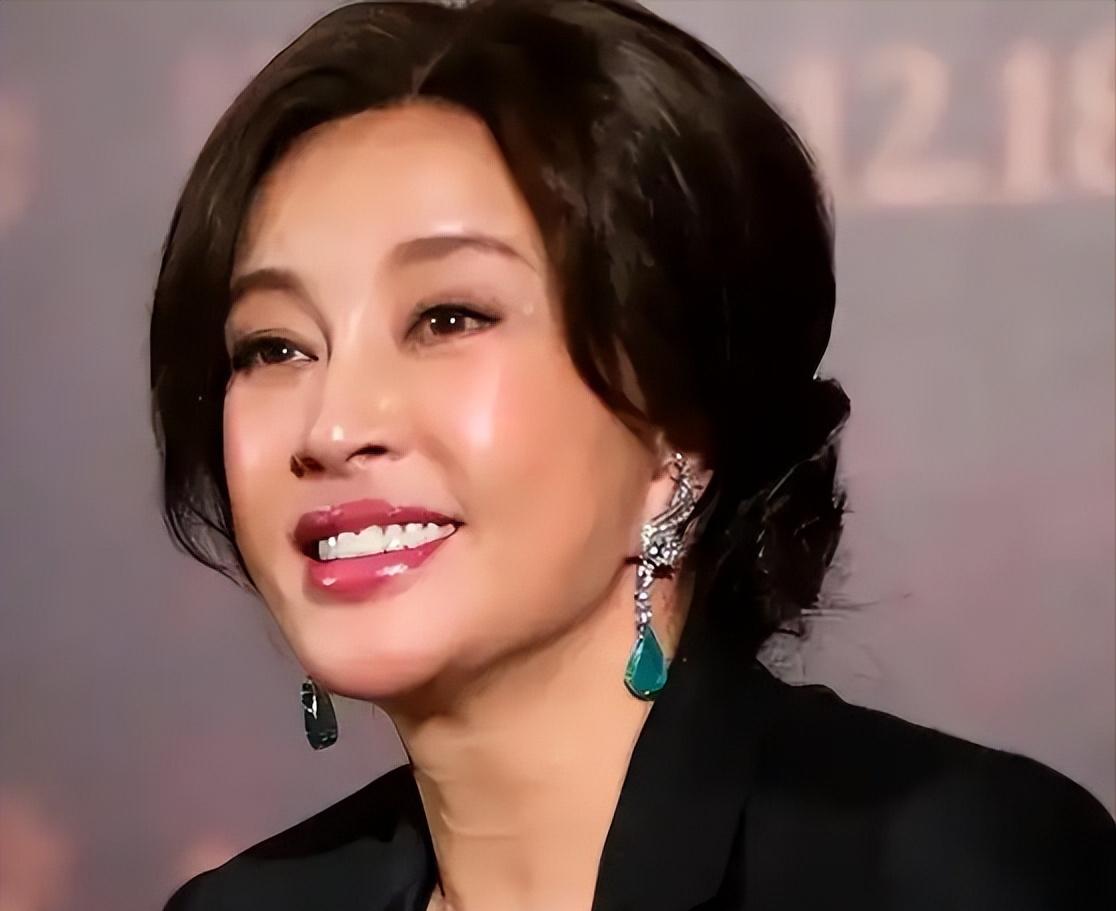 你可以说刘晓庆花心，你也可以说她装嫩，但是有一点，真的喷不了，那就是刘晓庆是