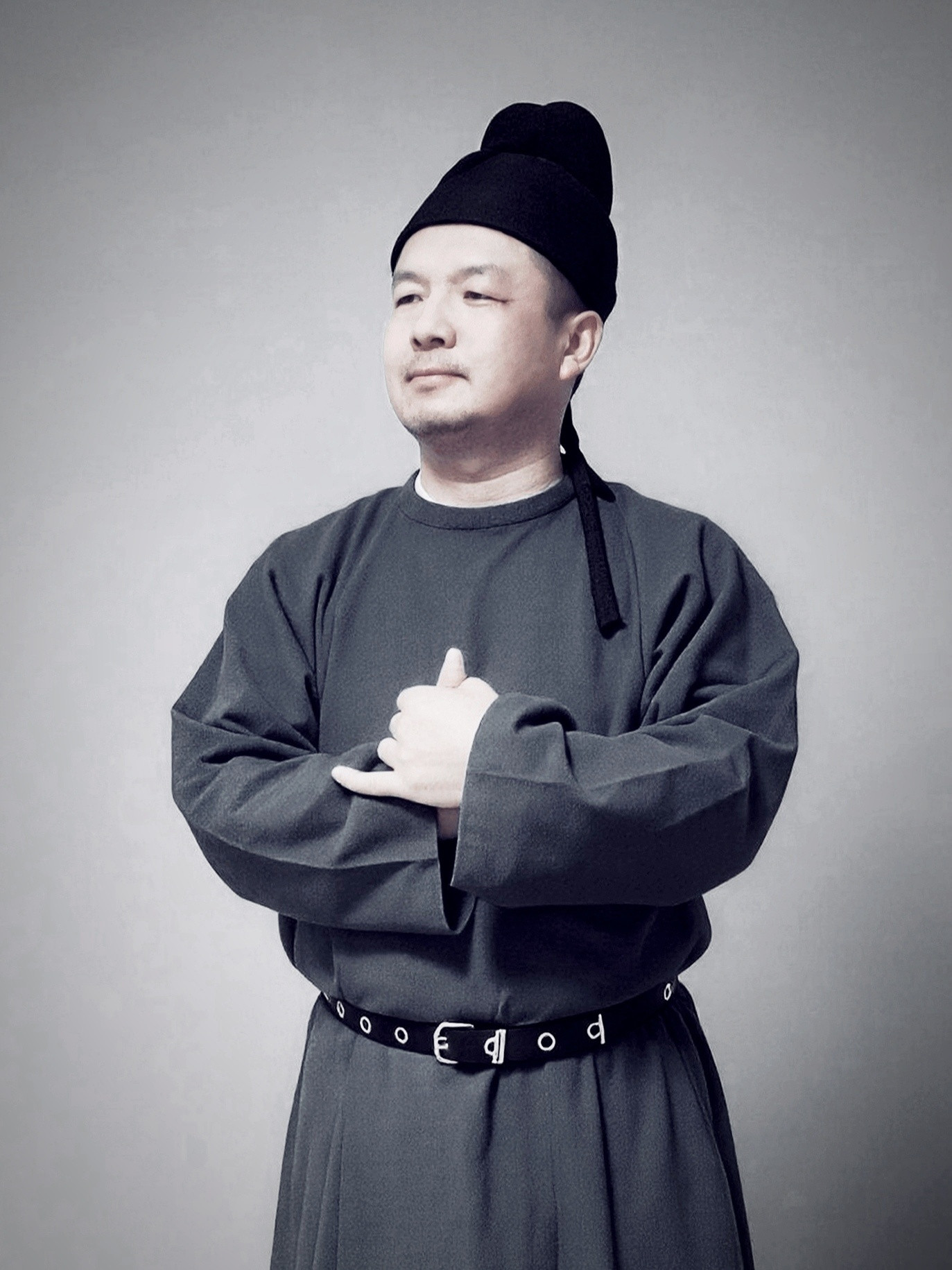 华夏衣冠不灭，中华文脉永续。1644年明朝灭亡后，清廷推行剃发易服，传统汉式衫裙