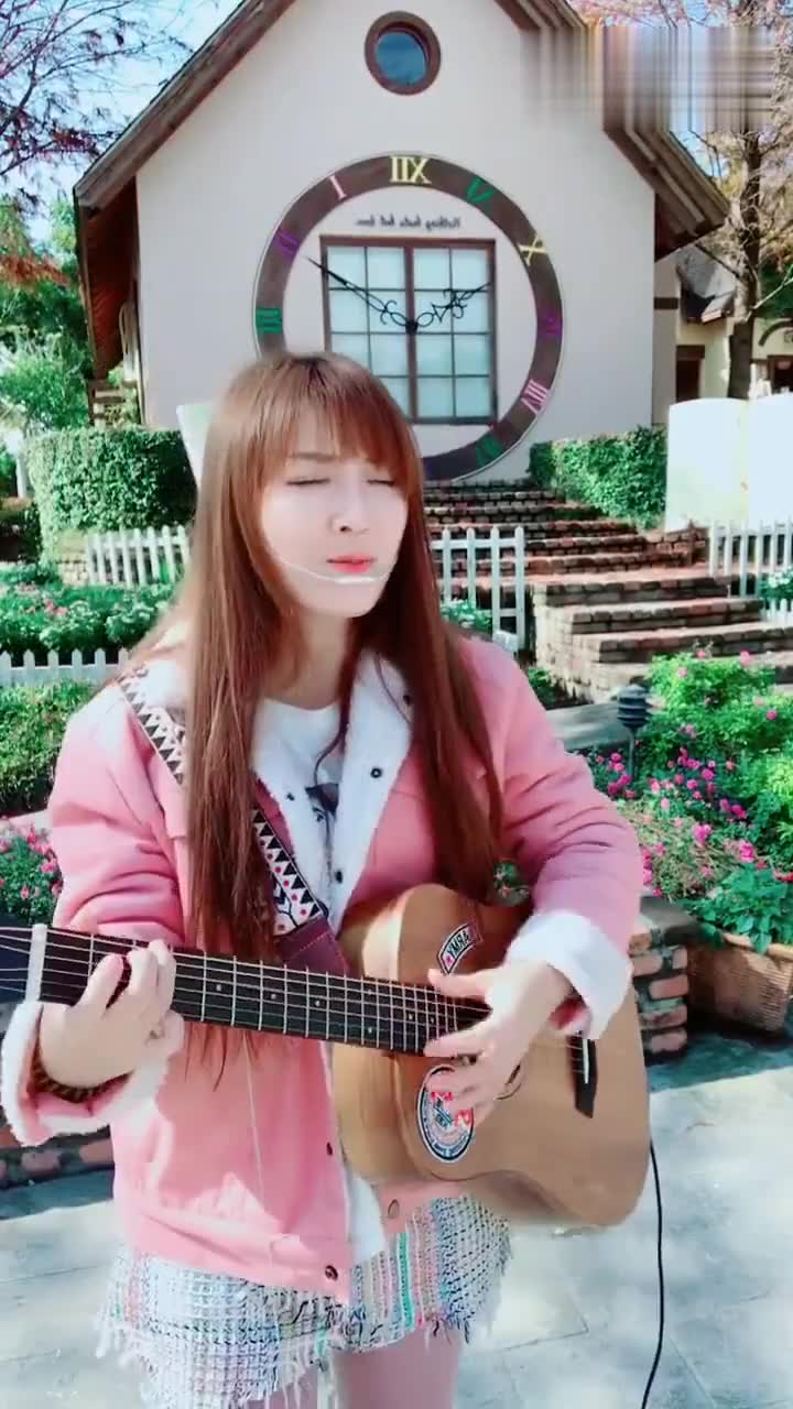 [牛人]鲁冰花_高清郝浩涵美女吉他弹唱吉他教