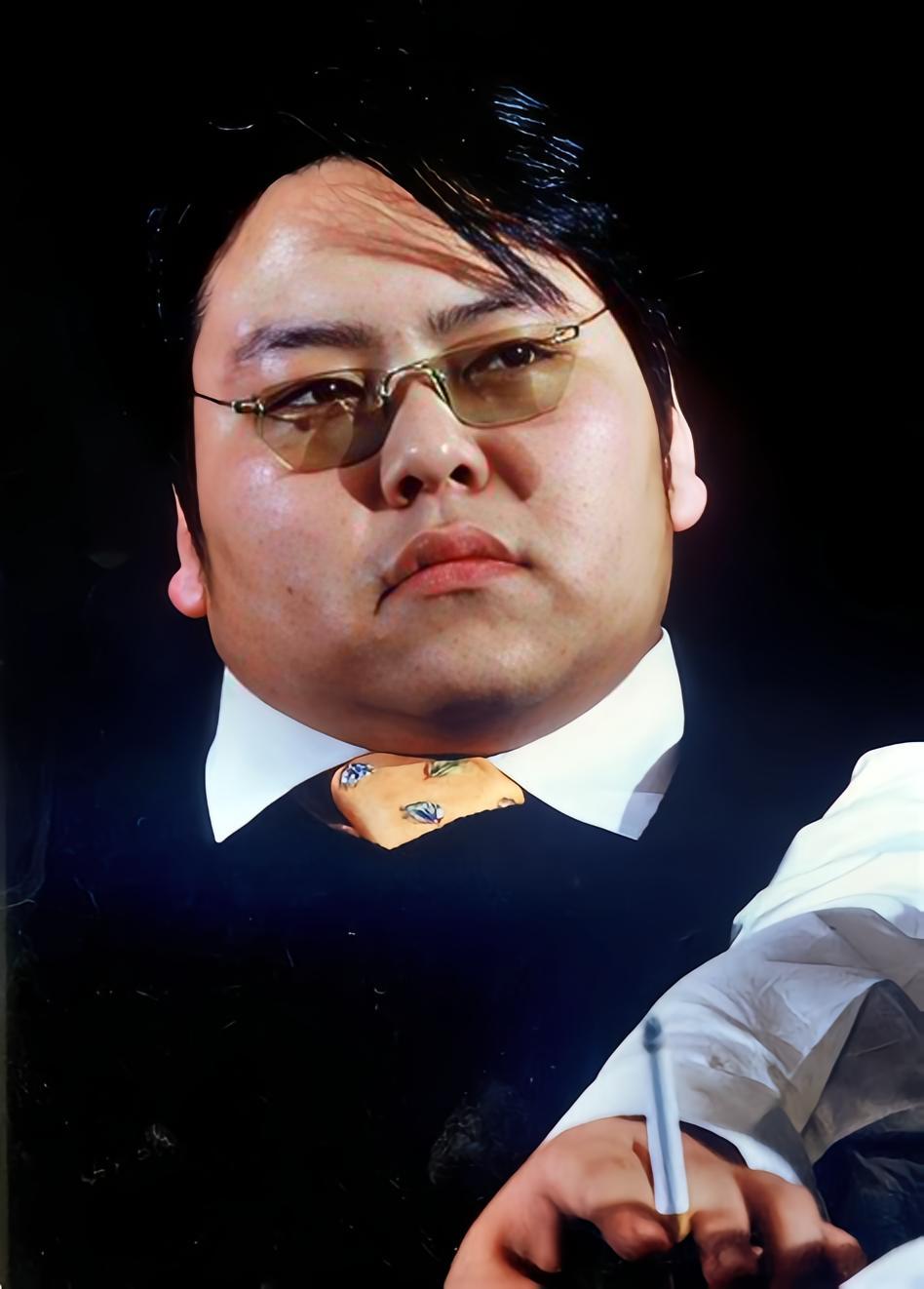 2009年，李兆会在北京“天上人间”，花费880万包场。当时，老板说：“我要送您