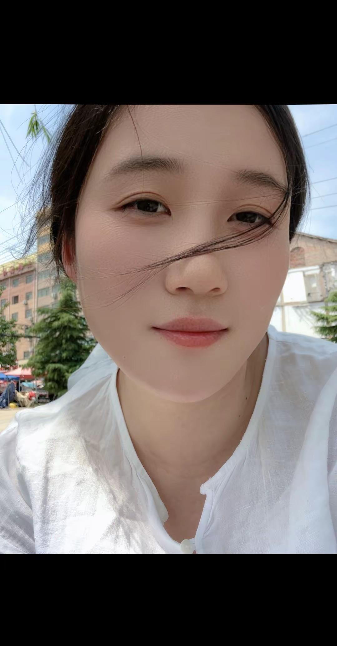 突然很怀念没结婚前的自己为人妻何止是苦啊婚姻的枷锁实在是太重了嚼着玻璃渣子往前走