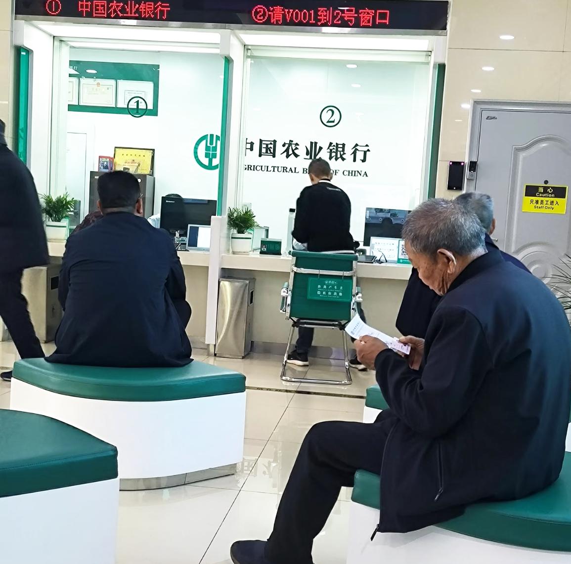 真怪不得银行！​央行新规已经落地了，从2026年1月1日起，在银行