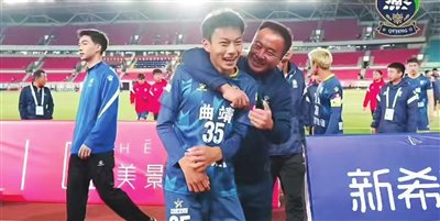 津门名将高原耕耘育足球新苗