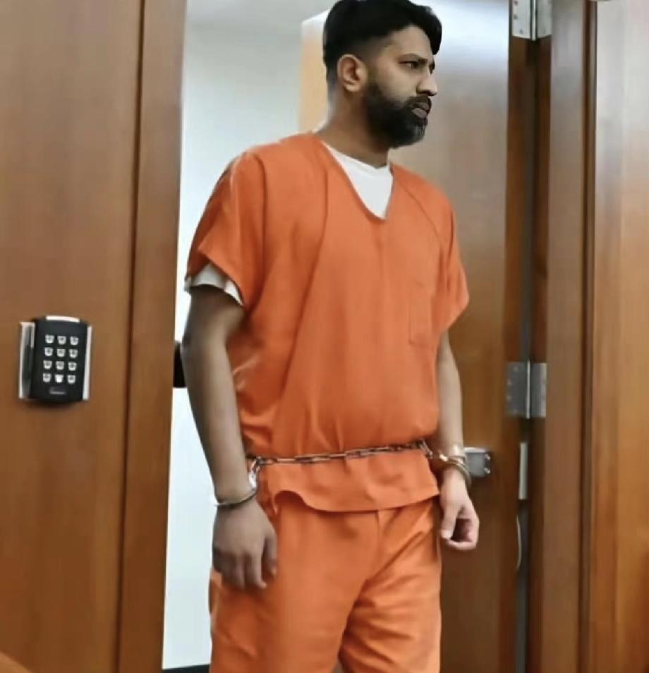 一般的印度裔可干不出来这个事儿!这个印度裔干出来的事儿可太可怕了！乌马尔.艾