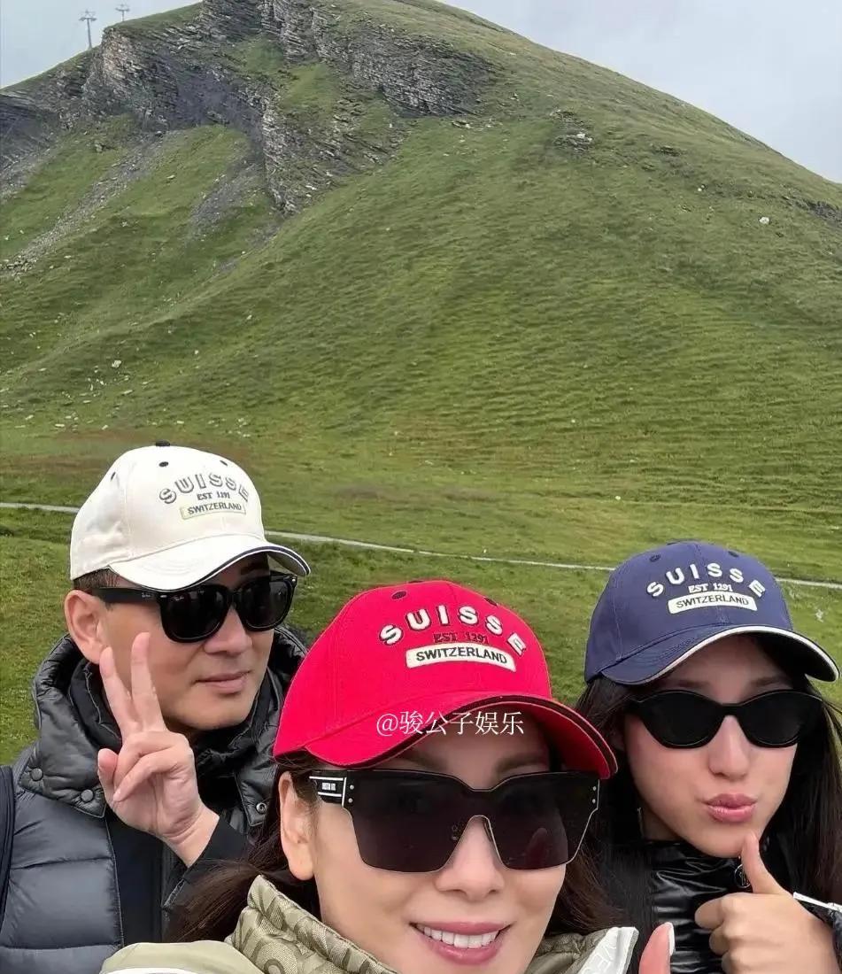 郭可盈携丈夫林文龙和女儿林天若前往瑞士度假，享受暑假最后的轻松时光。一家三口在高