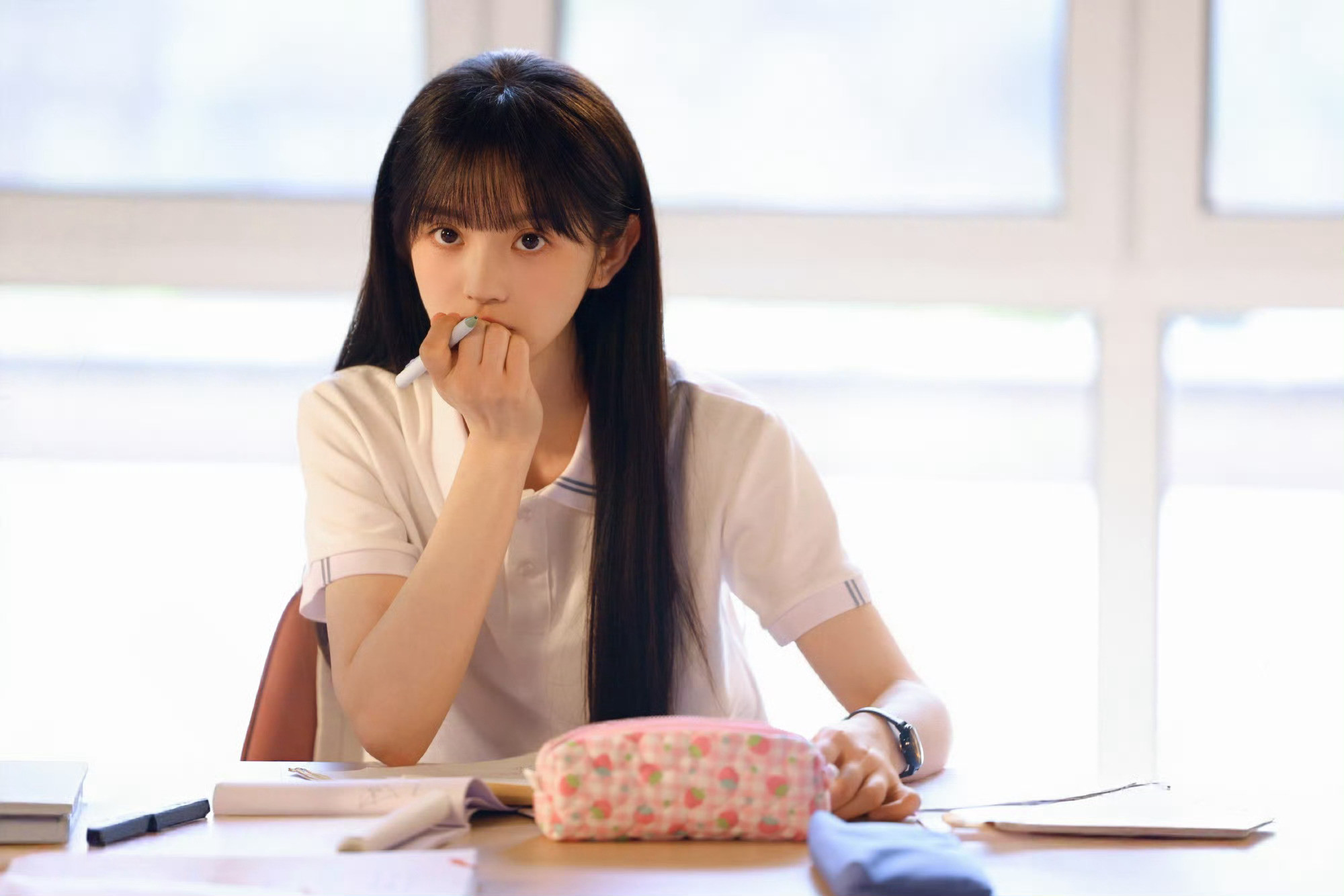 田曦薇怎么洗把脸就来演林知夏了天才女友田曦薇太适合校园现偶赛道，出演林知夏不靠妆
