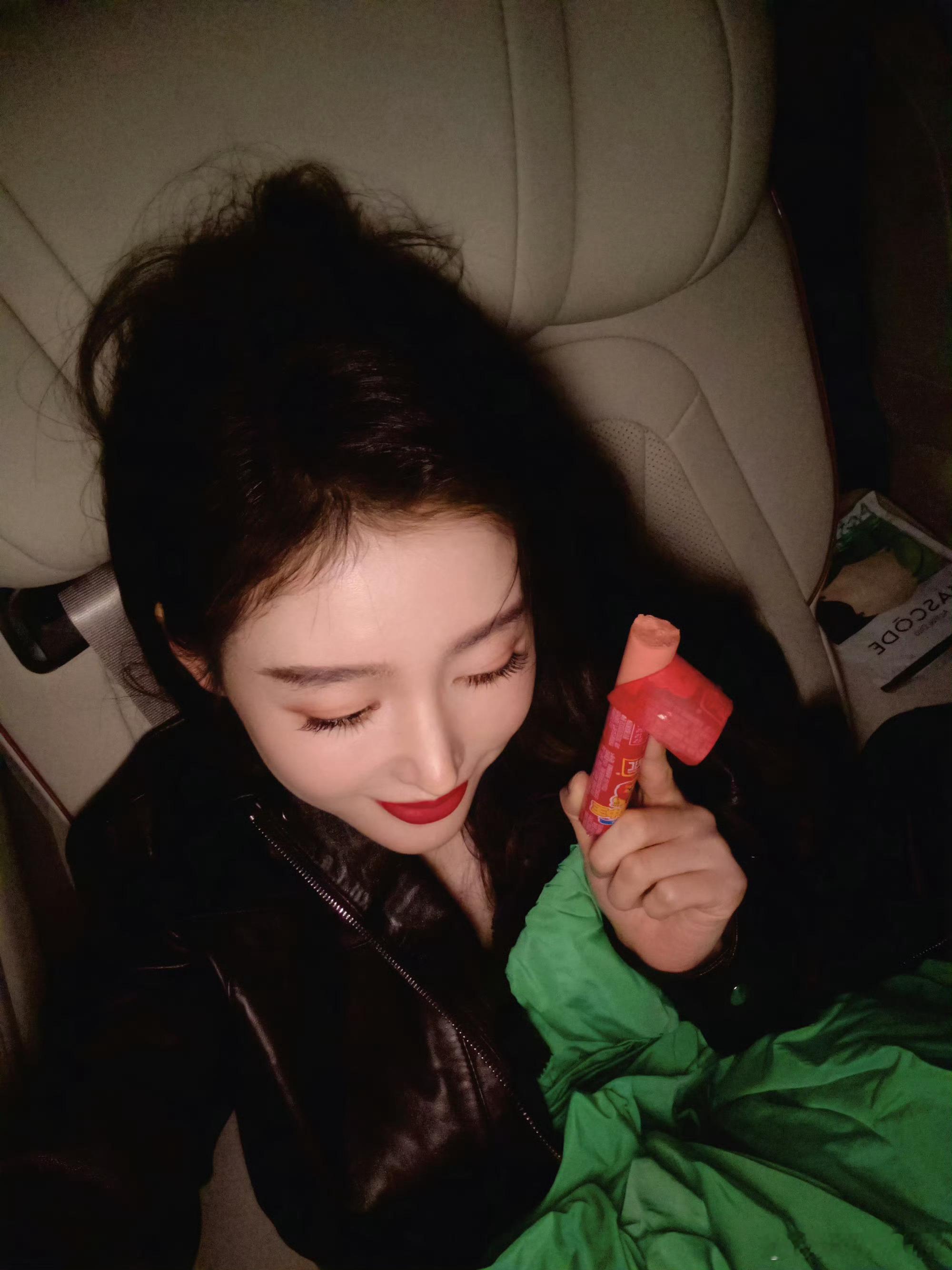 张天爱十天没吃米了张天爱为了瘦身十天没吃米张天爱为了瘦身有十天没有吃米了～明明