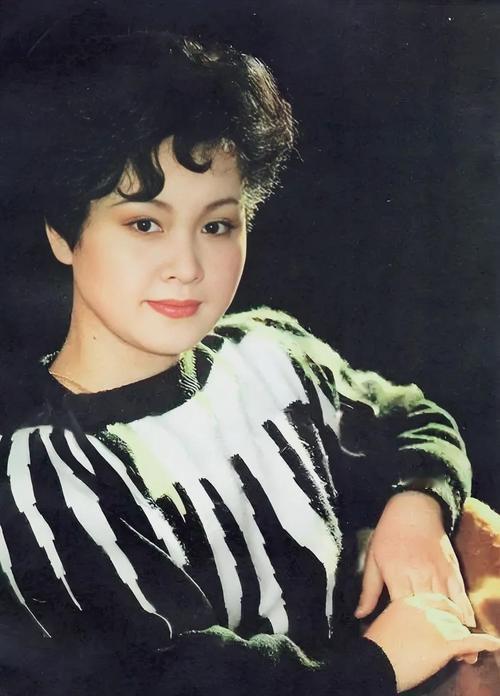 他们用一纸离婚协议，完成了中国音乐史上最优雅的传承。1968年，24岁的李谷一