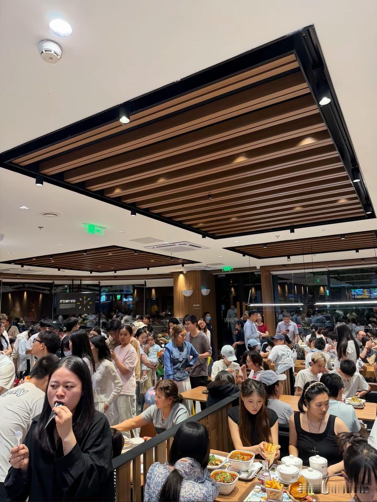 魏家到底有多好吃，永远没有位置坐