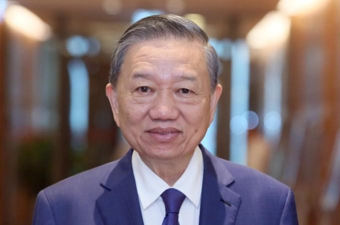 越南慌了？中国一强大，它心里门儿清，也怕得不行。怕什么？怕自己在南海占着的那些岛