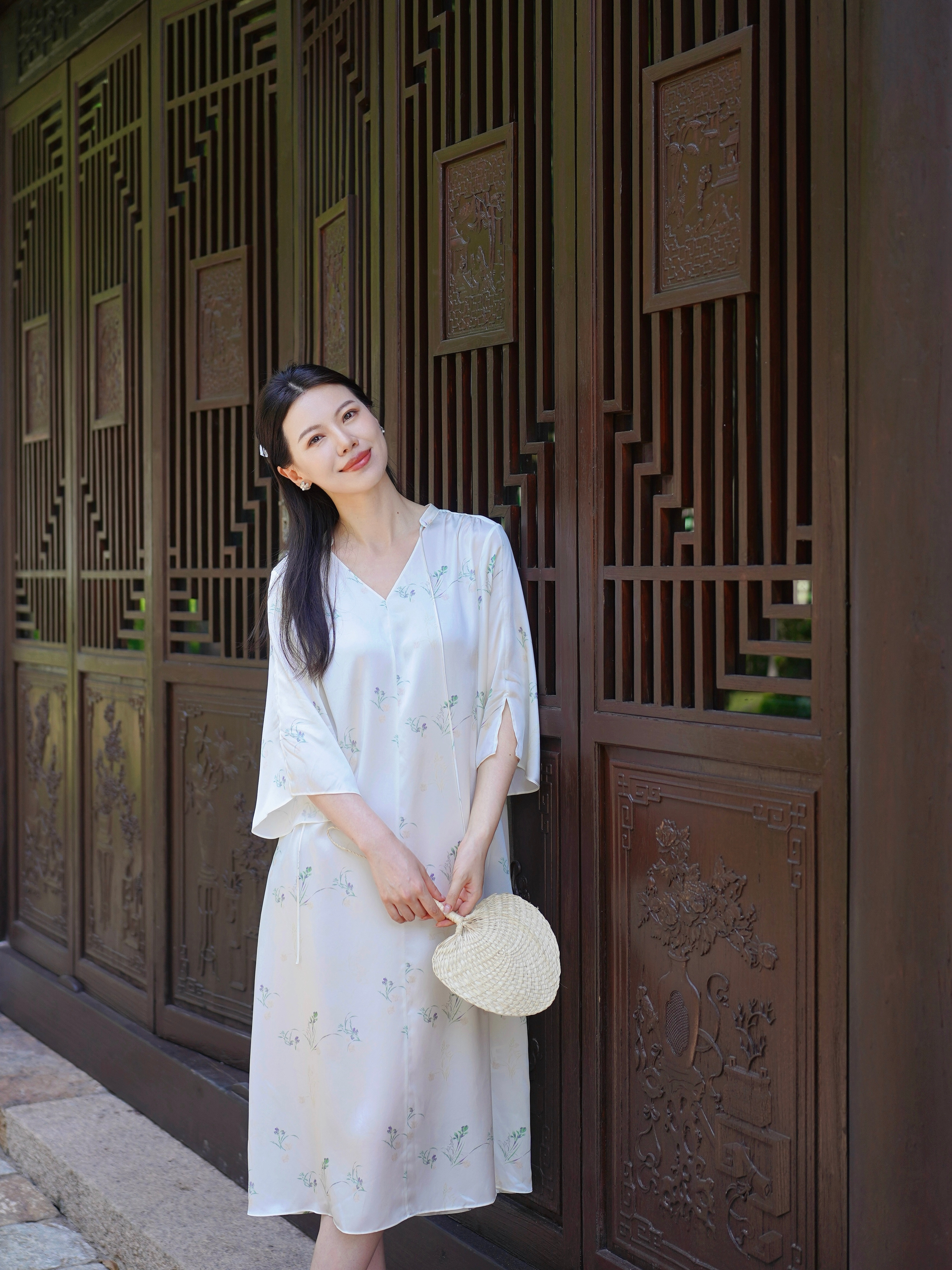 一身素衣，半盏闲情今天穿什么