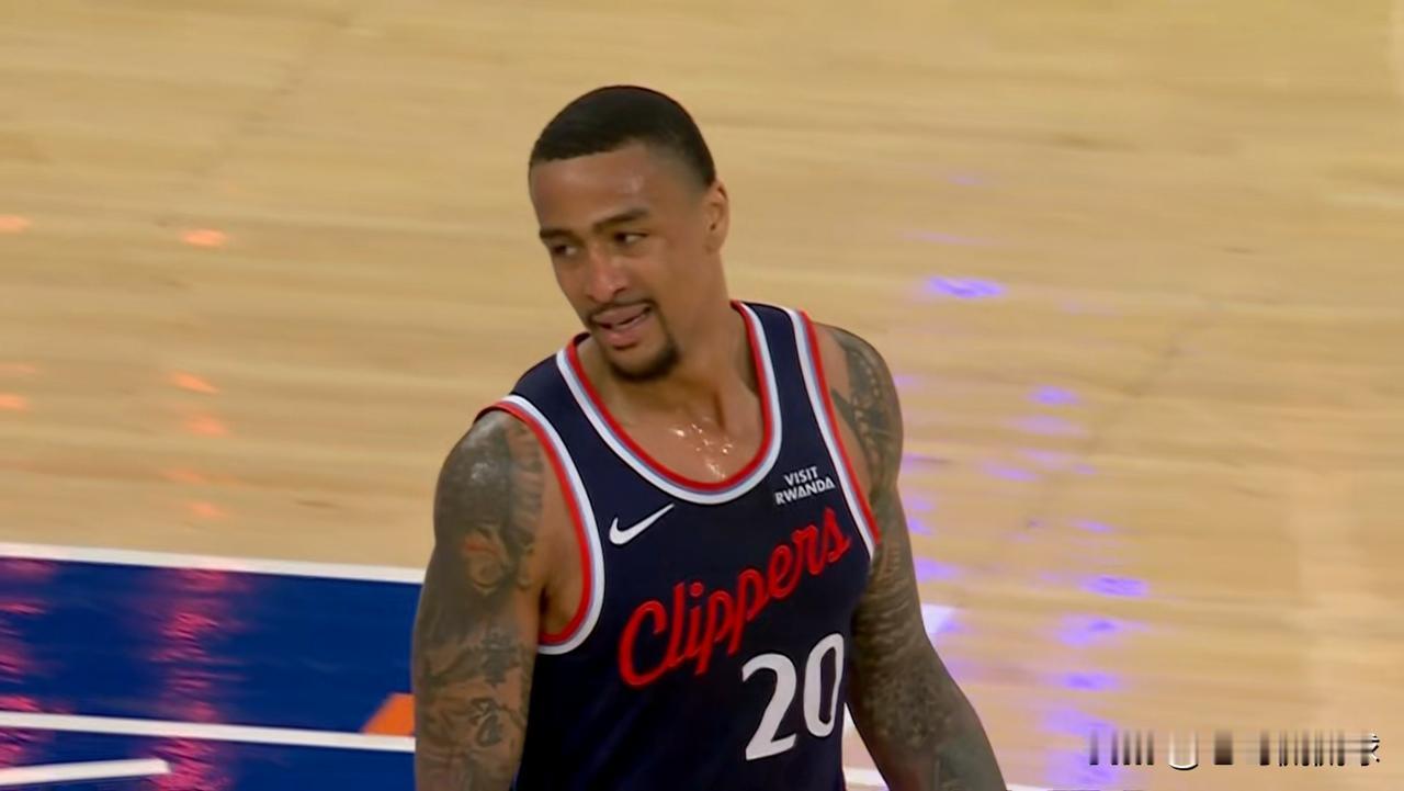 我建议快船大将科林斯主动申请交易离队！在今天快船客场以111:123输给尼克斯的