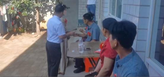 拿到彩礼后直接离开不是更省事吗？为什么偏偏还要生下孩子再走？这恰恰是一些所谓“越