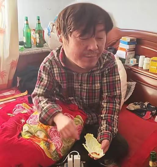 酒鬼自称一片白菜叶，就能配三瓶啤酒。今天酒鬼外甥备了一颗小白菜，还有十瓶啤酒。今