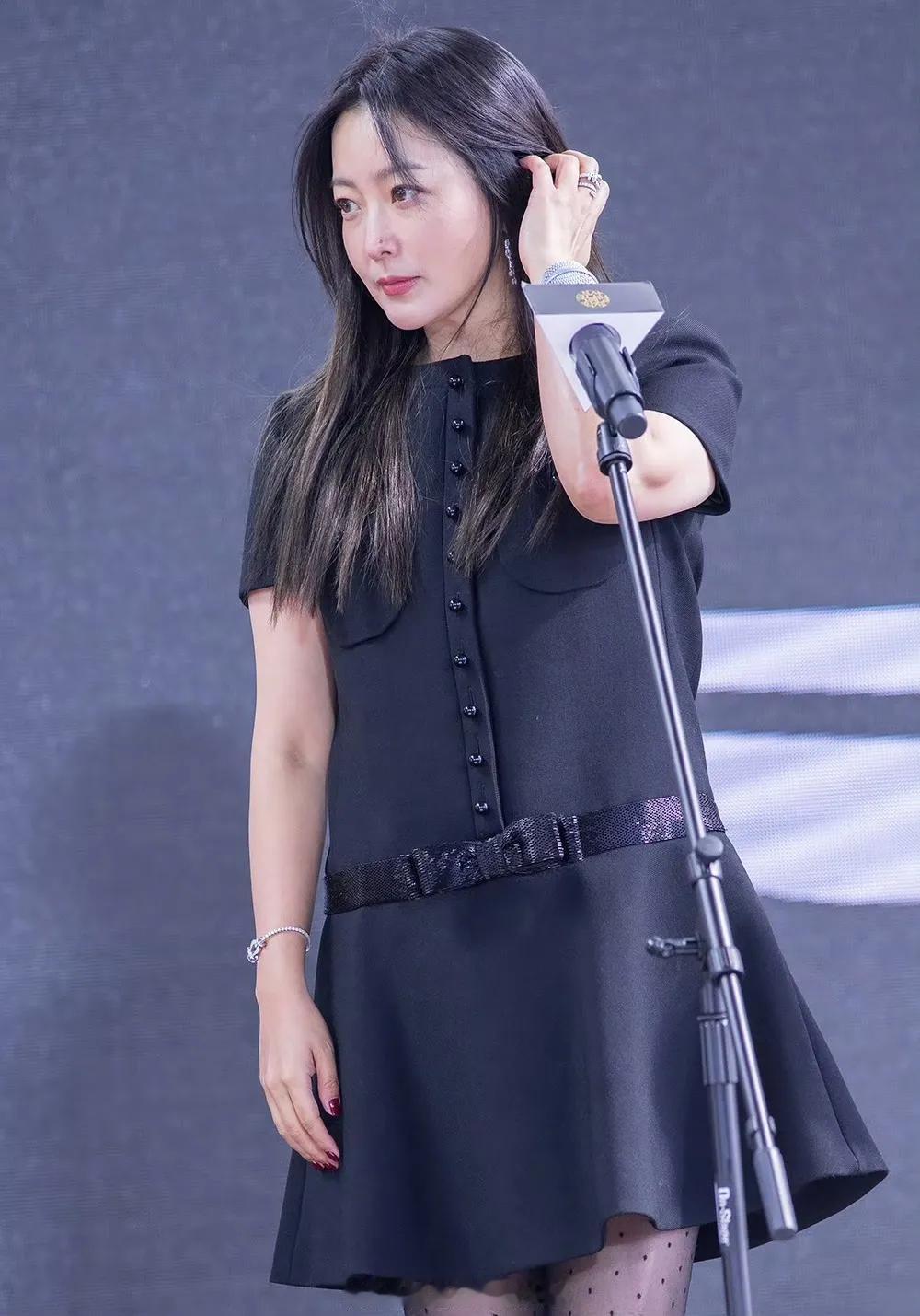 韩国第一美女也发福了，年近50岁，可是脸却没崩，没僵，难怪连成龙大哥都欣赏她。