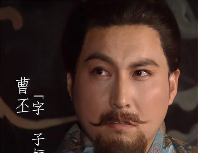 公元220年，曹操去世，33岁的曹丕接手父亲的权力。不久后，他生病，母亲来探望时