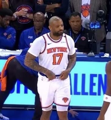 塔克是福将，更衣室领袖，快船为何要放弃？！北京时间5月17日，NBA季后赛继续