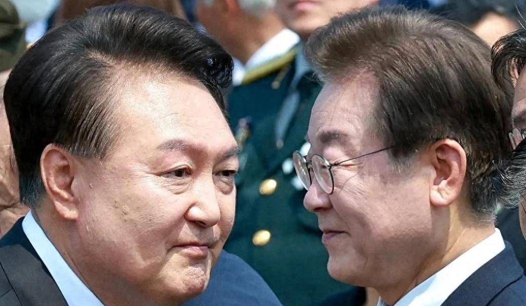 两位政客的恩怨情仇天啊，韩国政坛这出大戏简直让人看得心脏