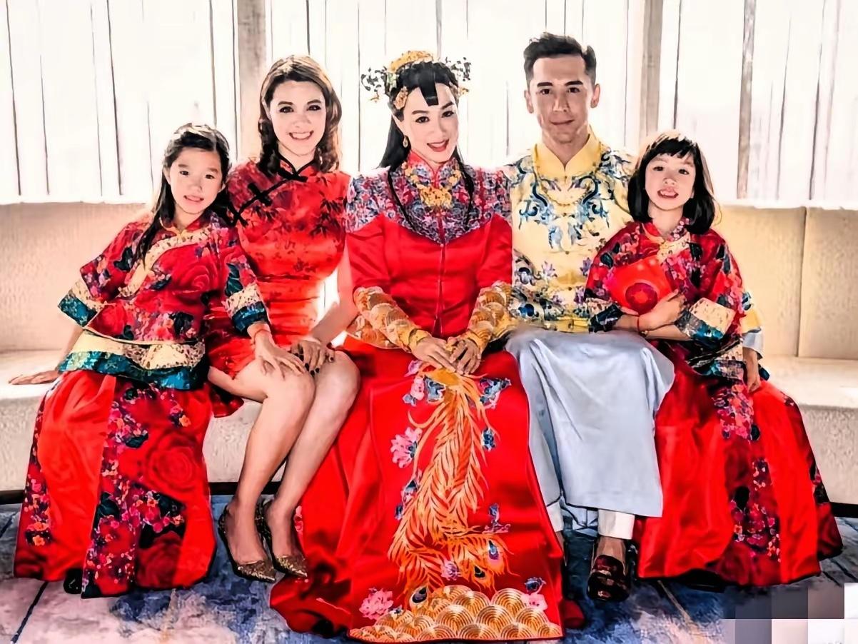 钟丽缇携婆婆越南过年，全家欢乐互动。婆婆性格开朗，虽传统山东人无孙辈略遗憾，但尊