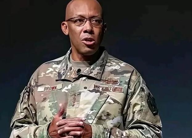 美国人现在终于知道害怕了，其空军参谋长四星级上将布朗说：中国的六代机虽然可怕，但