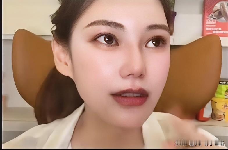 马筱梅夸玥儿机灵能说会道，这一点我太认同了。玥儿真的超暖心，去景区玩，给弟弟挑了