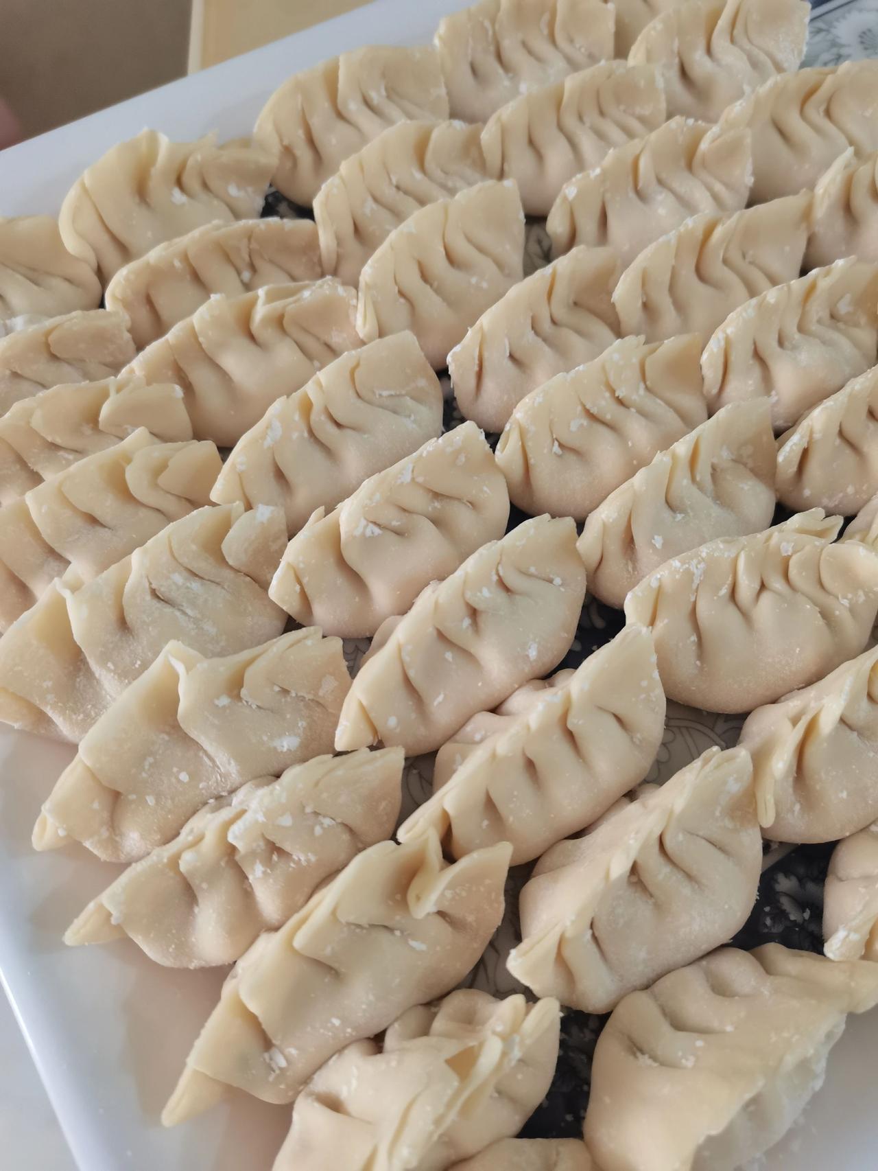 又包了一百多个饺子，够吃一个星期吗？唯美食跟美景不可辜负，如果不出去走走，那就在