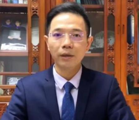 太燃了！李圣律师持卷宗闯大楼！李圣律师带着卷宗，进了那栋大楼。证