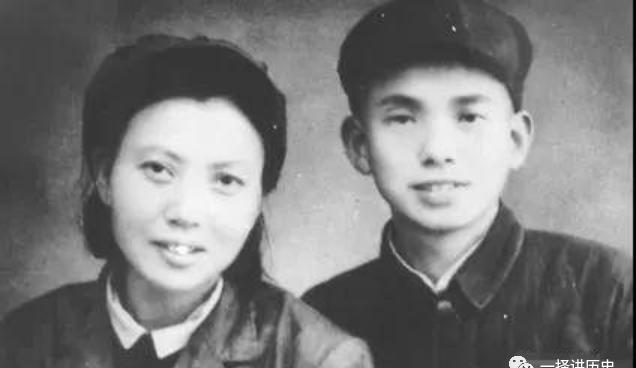1941年，21岁的女战士莫林被俘，眼看就要被活埋。敌人突然问她：“你认识莫林吗